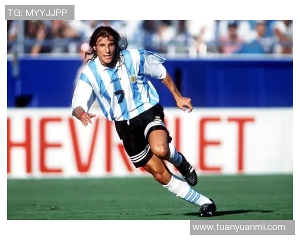 四大足球巨星精彩瞬间集锦展示 足坛传奇人物风采全览