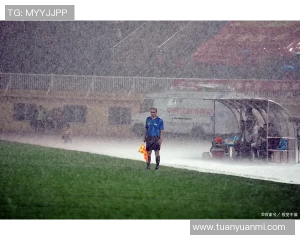 球星意外在足球场过夜的真实故事及背后原因揭秘