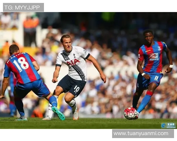 足球传奇变身女神从球场到生活的华丽转变揭秘