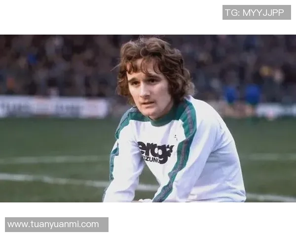 上一代足球巨星的风采与传奇人物回顾 上一代足球巨星的风采与传奇人物回顾